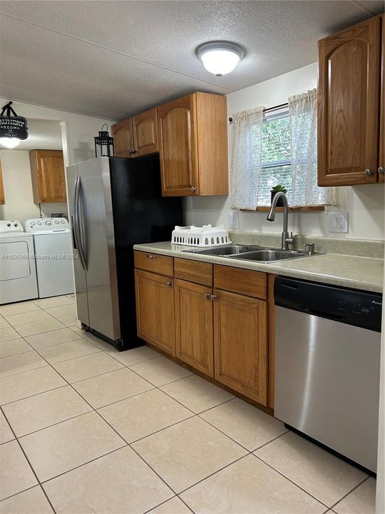 For Rent: $3,000 (3 beds, 2 baths, 1456 Square Feet)