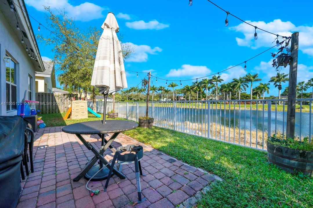 Recently Sold: $578,999 (4 beds, 3 baths, 2065 Square Feet)