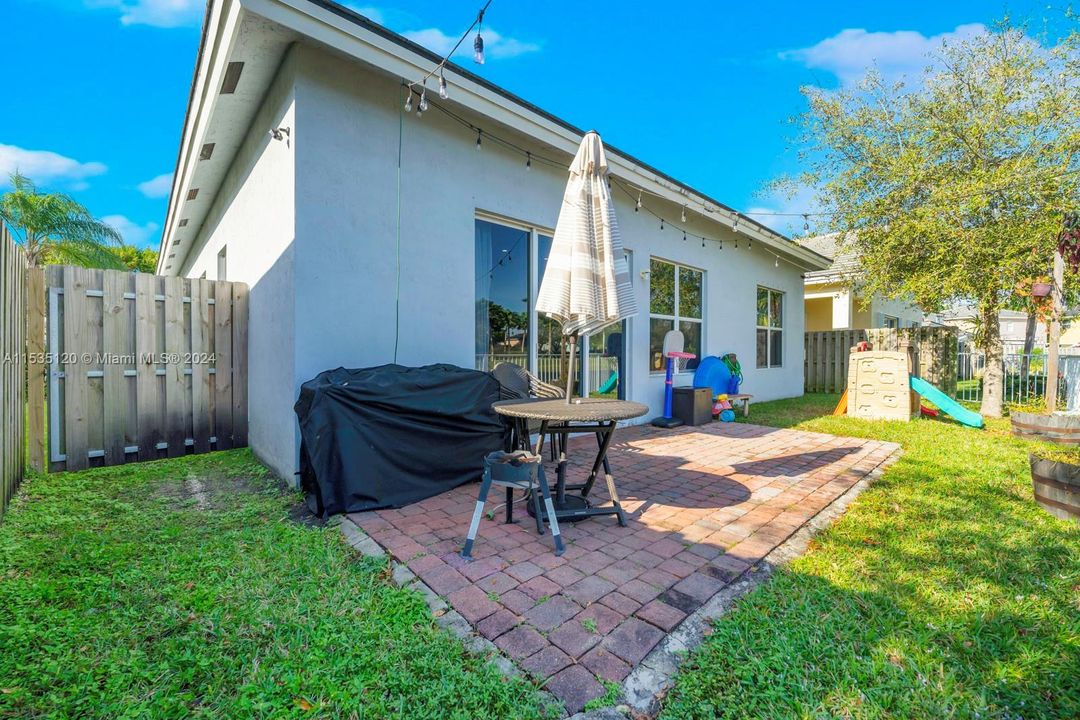 Recently Sold: $578,999 (4 beds, 3 baths, 2065 Square Feet)