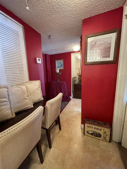 For Sale: $395,000 (2 beds, 2 baths, 914 Square Feet)