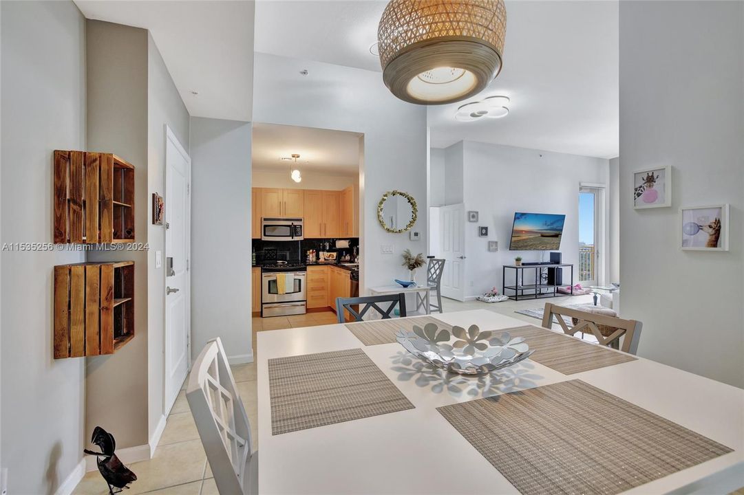 Недавно продано: $549,000 (2 спален, 2 ванн, 1246 Квадратных фут)