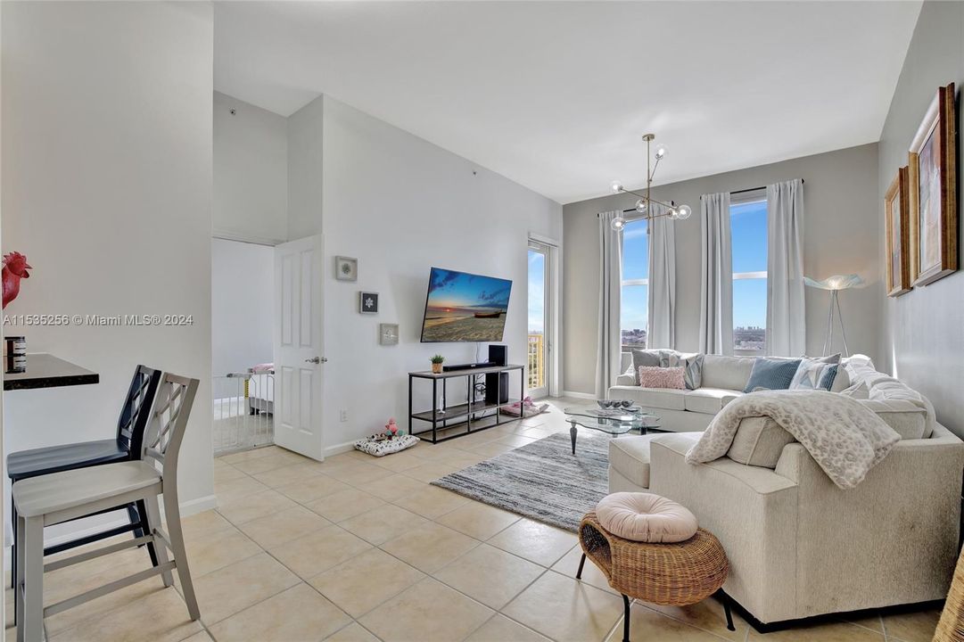 Active With Contract: $549,000 (2 beds, 2 baths, 1246 Square Feet)
