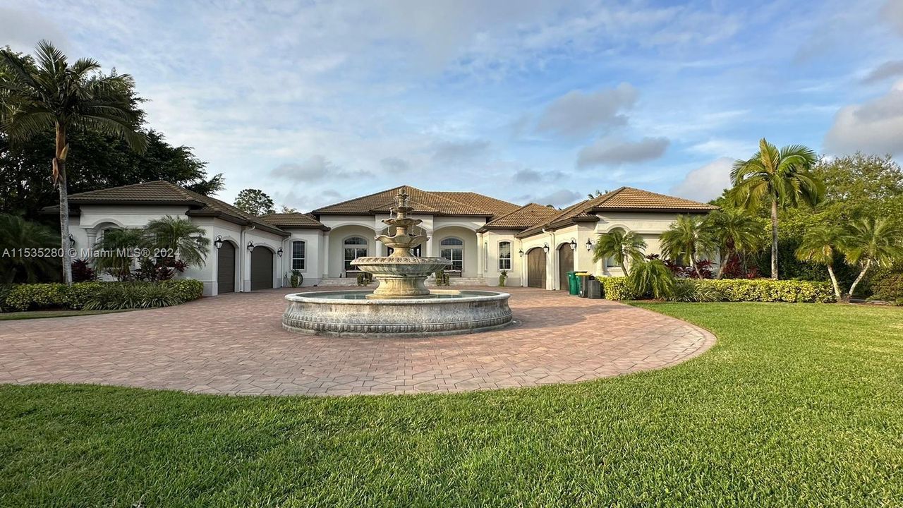 For Sale: $3,990,000 (5 beds, 5 baths, 6442 Square Feet)