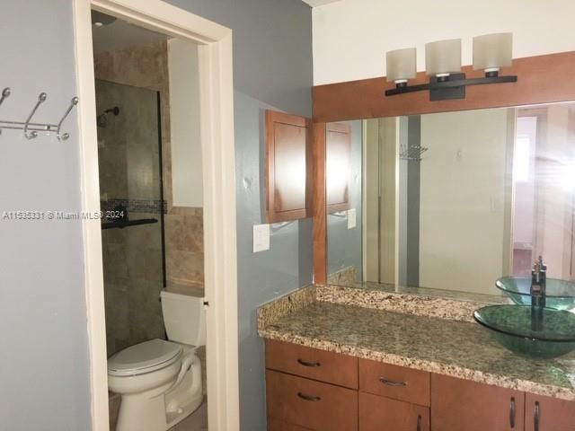 Recently Sold: $250,000 (2 beds, 1 baths, 844 Square Feet)