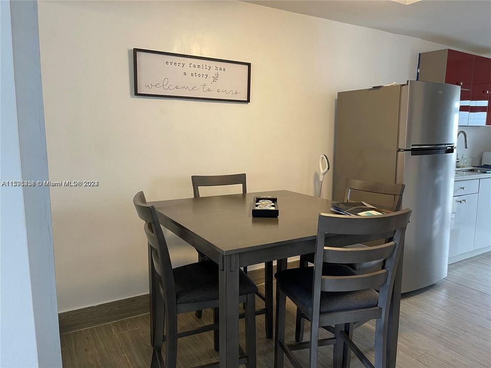 For Sale: $99,900 (1 beds, 1 baths, 688 Square Feet)