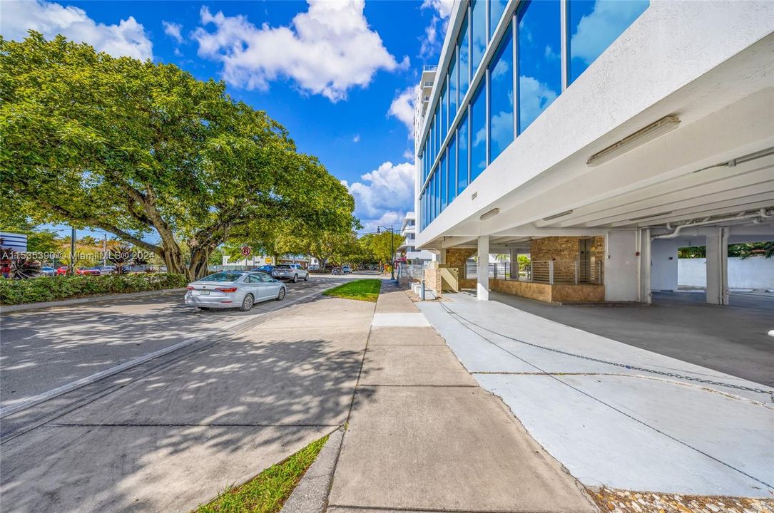 Active With Contract: $4,900,000 (0 beds, 0 baths, 0 Square Feet)