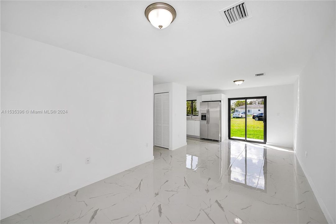 最近租的: $3,000 (3 贝兹, 2 浴室, 0 平方英尺)