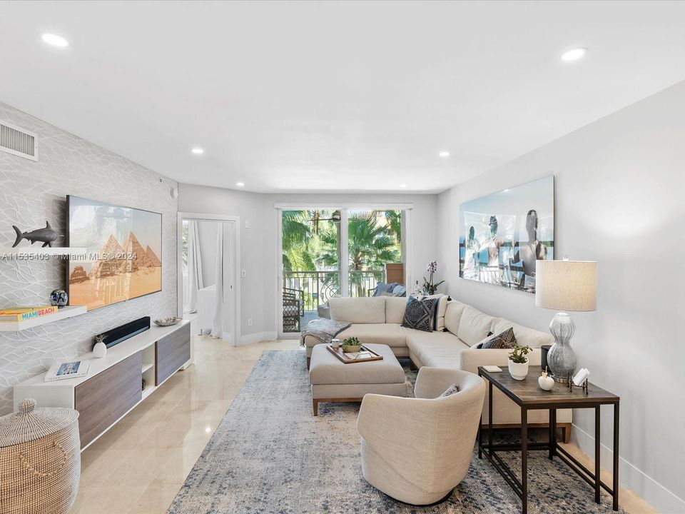 Recently Sold: $1,195,000 (2 beds, 2 baths, 940 Square Feet)