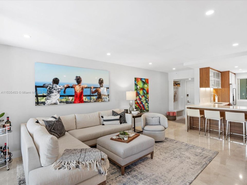 Recently Sold: $1,195,000 (2 beds, 2 baths, 940 Square Feet)