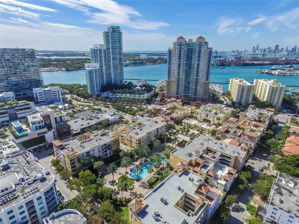 Recently Sold: $1,195,000 (2 beds, 2 baths, 940 Square Feet)