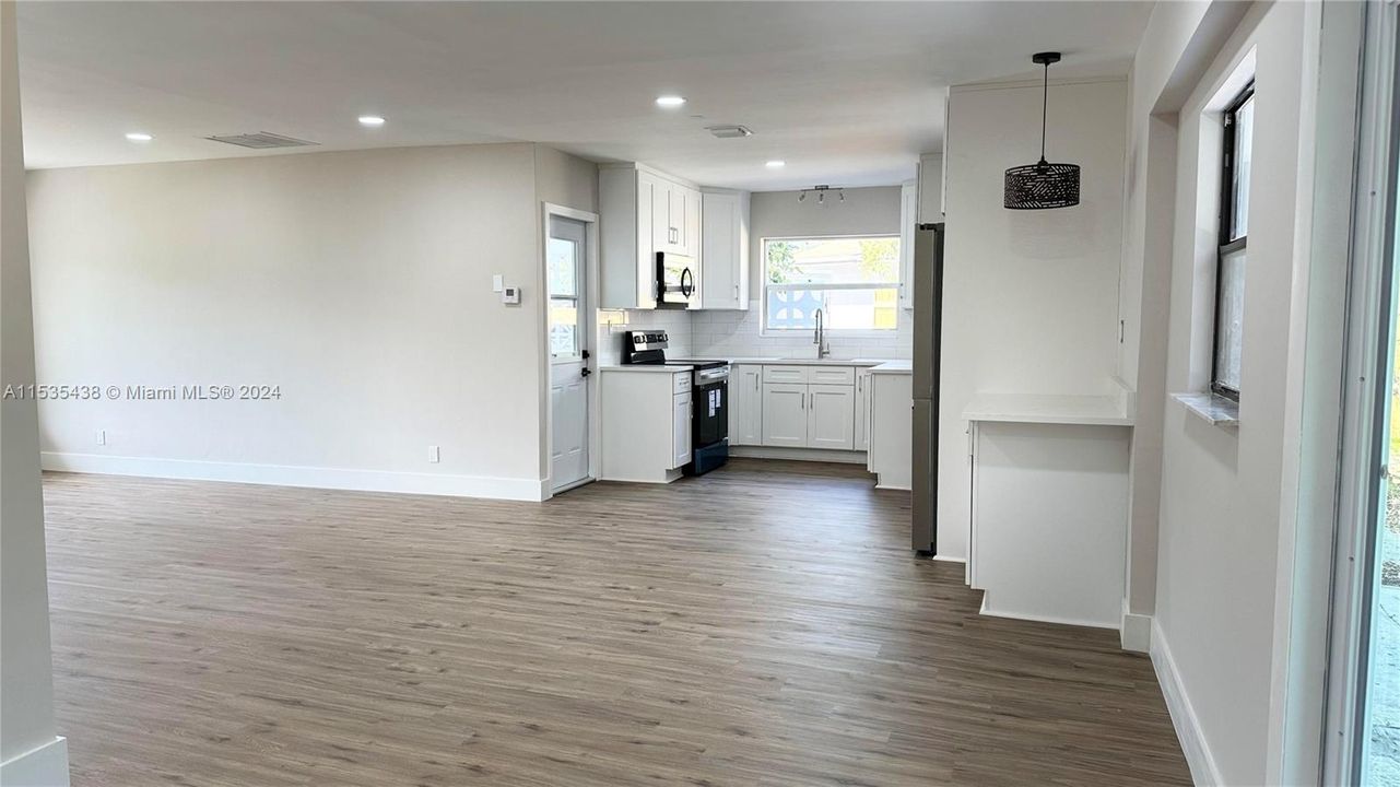 For Sale: $535,000 (3 beds, 2 baths, 1245 Square Feet)