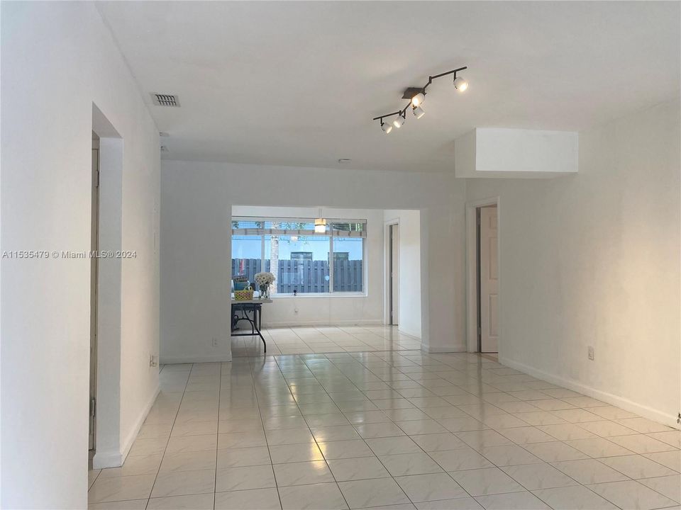 Active With Contract: $690,000 (3 beds, 2 baths, 1271 Square Feet)