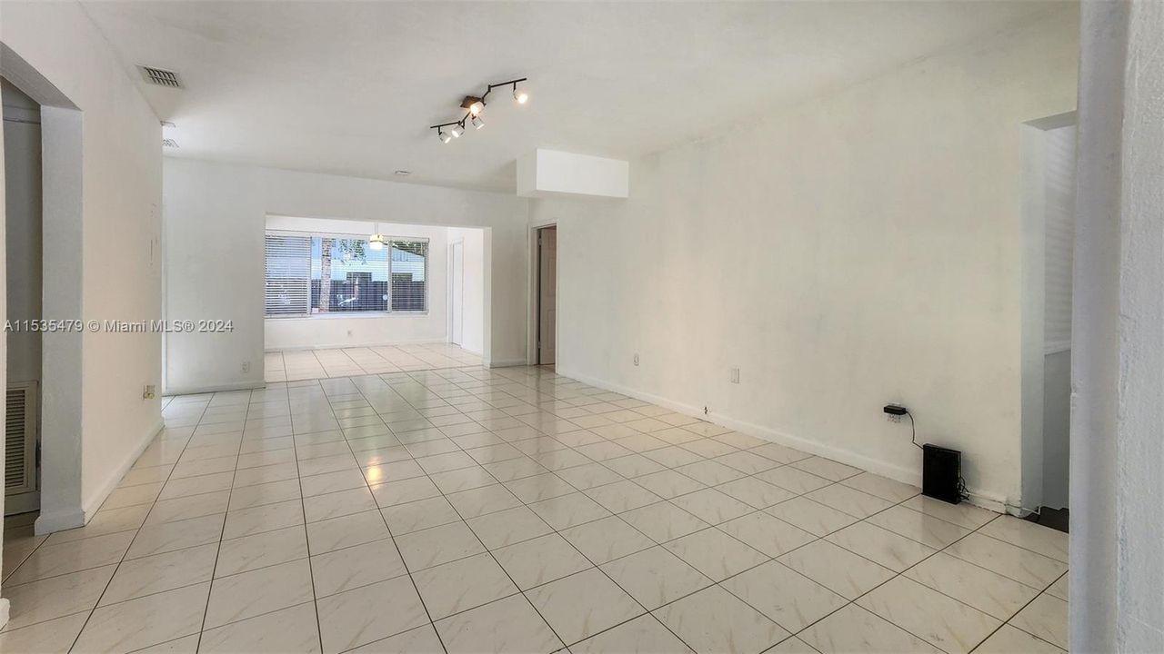 Active With Contract: $690,000 (3 beds, 2 baths, 1271 Square Feet)