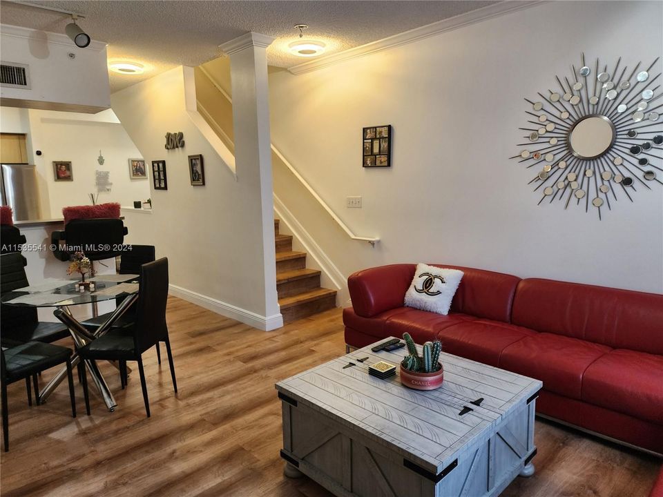 For Sale: $497,600 (1 beds, 1 baths, 859 Square Feet)