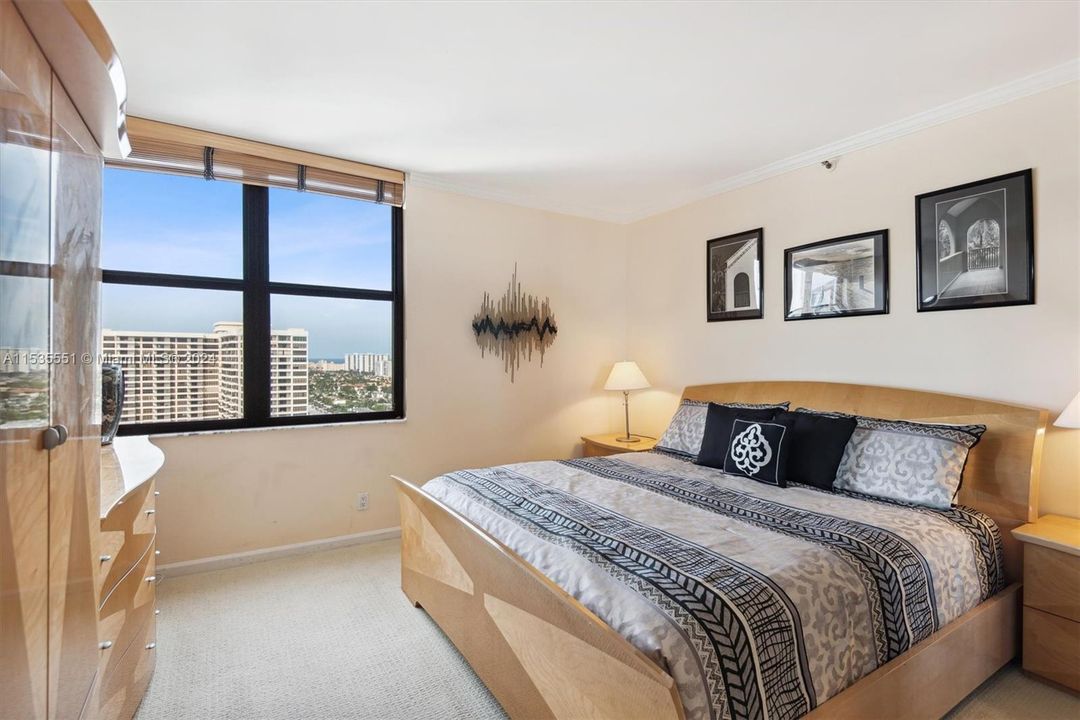 For Sale: $890,000 (2 beds, 2 baths, 1984 Square Feet)