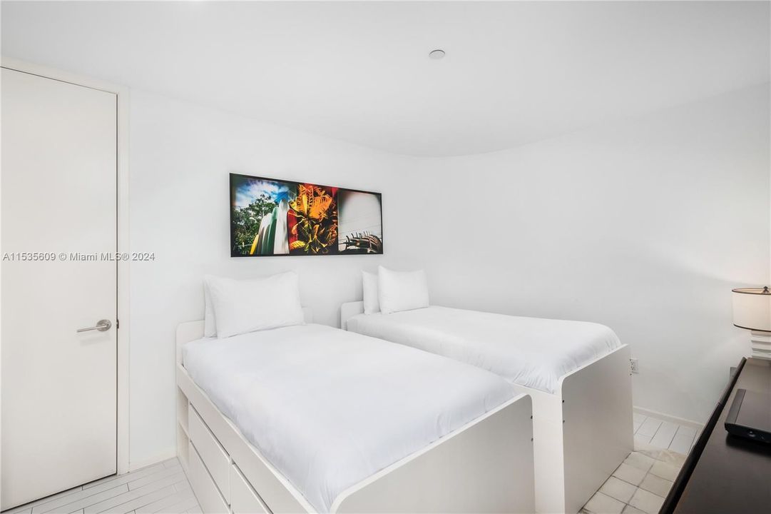 Active With Contract: $2,495,000 (2 beds, 1 baths, 1026 Square Feet)