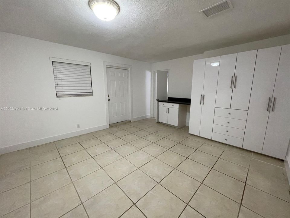 Recientemente alquilado: $3,200 (3 camas, 2 baños, 2300 Pies cuadrados)