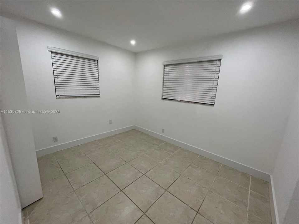 Recientemente alquilado: $3,200 (3 camas, 2 baños, 2300 Pies cuadrados)