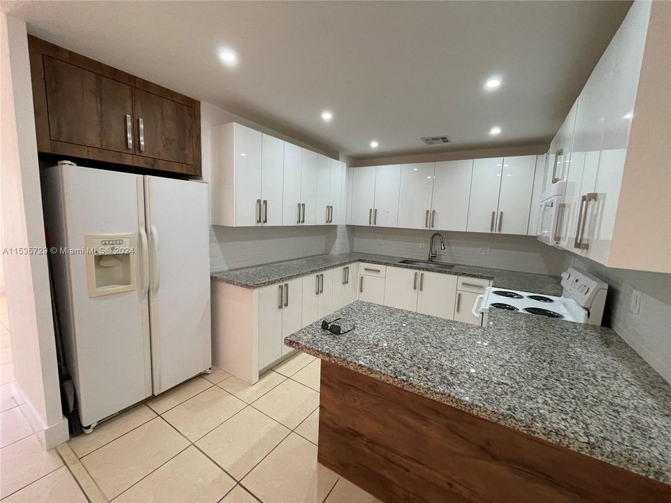 Recientemente alquilado: $3,200 (3 camas, 2 baños, 2300 Pies cuadrados)