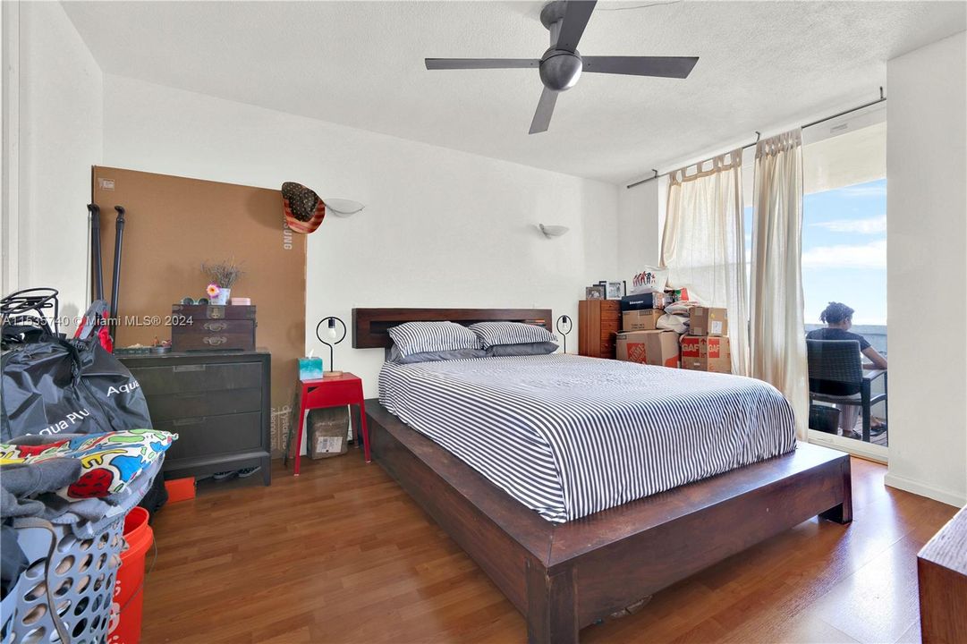 For Sale: $450,000 (1 beds, 1 baths, 723 Square Feet)