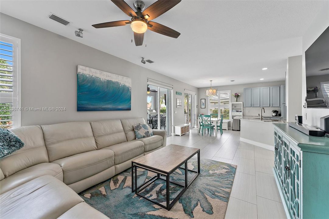 Recently Sold: $1,400,000 (5 beds, 3 baths, 3268 Square Feet)