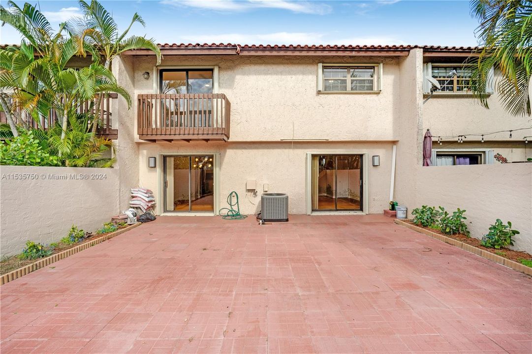 Recently Sold: $484,000 (2 beds, 2 baths, 1450 Square Feet)