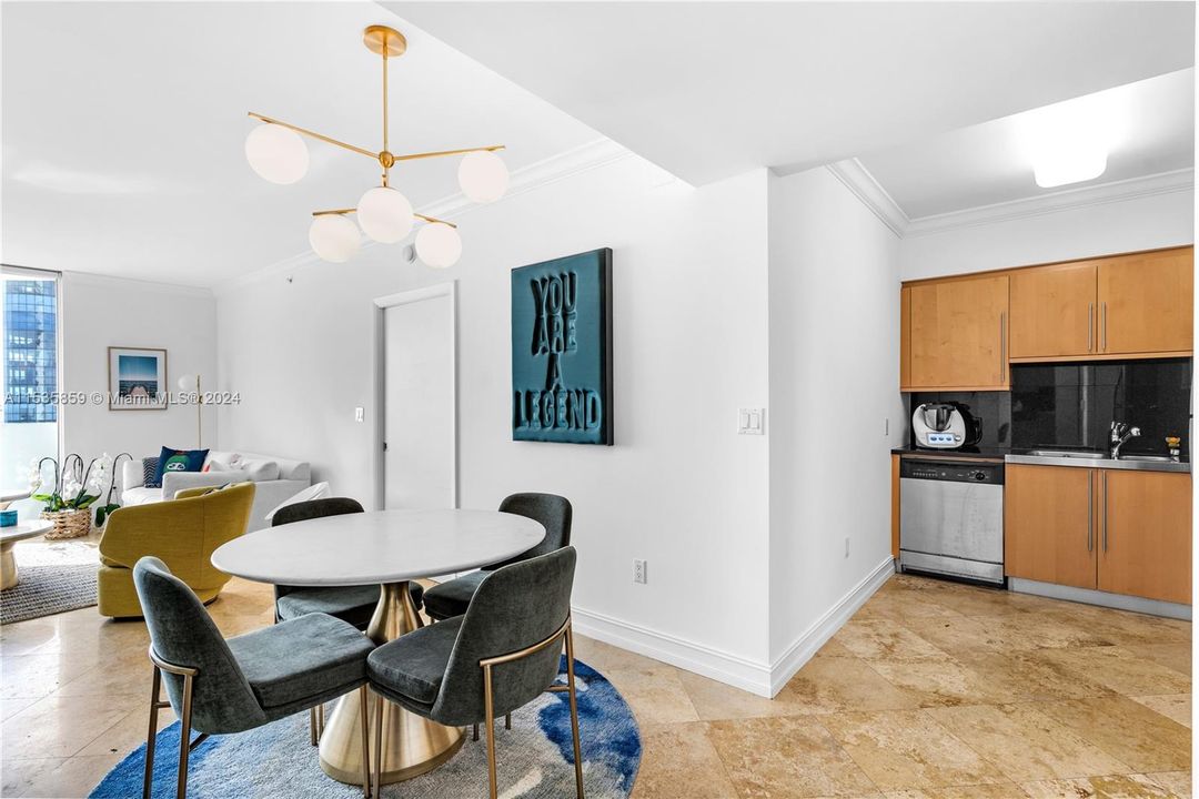 For Sale: $775,000 (1 beds, 1 baths, 683 Square Feet)