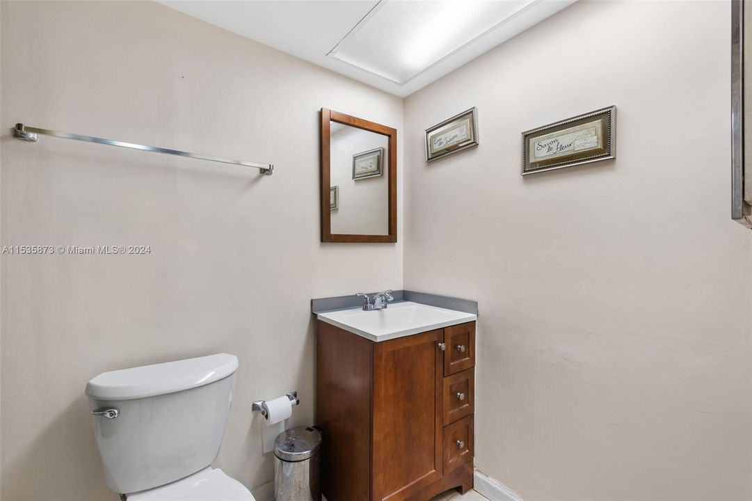 待售: $199,999 (0 贝兹, 1 浴室, 595 平方英尺)
