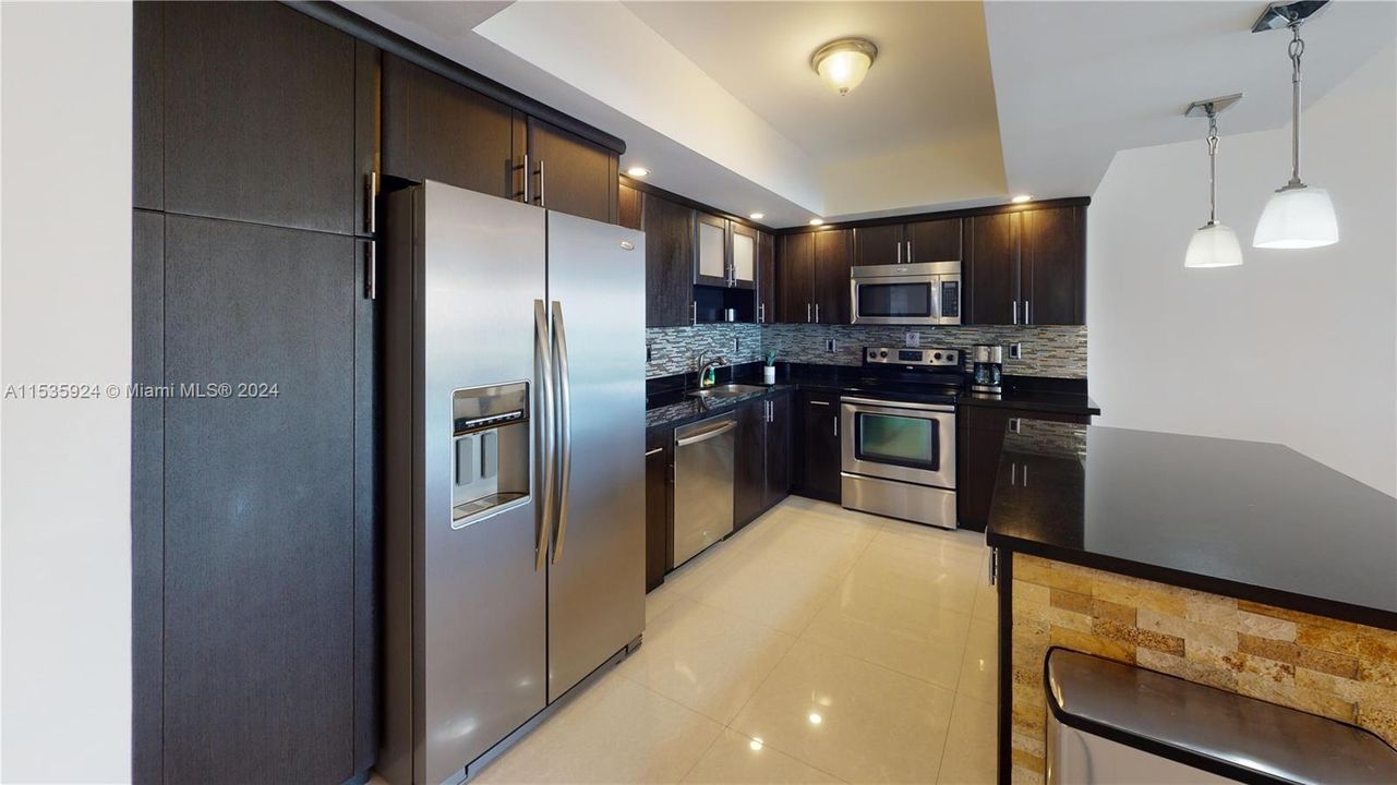 For Sale: $570,000 (1 beds, 1 baths, 1005 Square Feet)