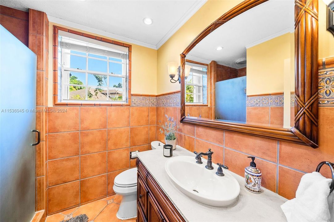 最近售出: $2,050,000 (5 贝兹, 4 浴室, 3857 平方英尺)