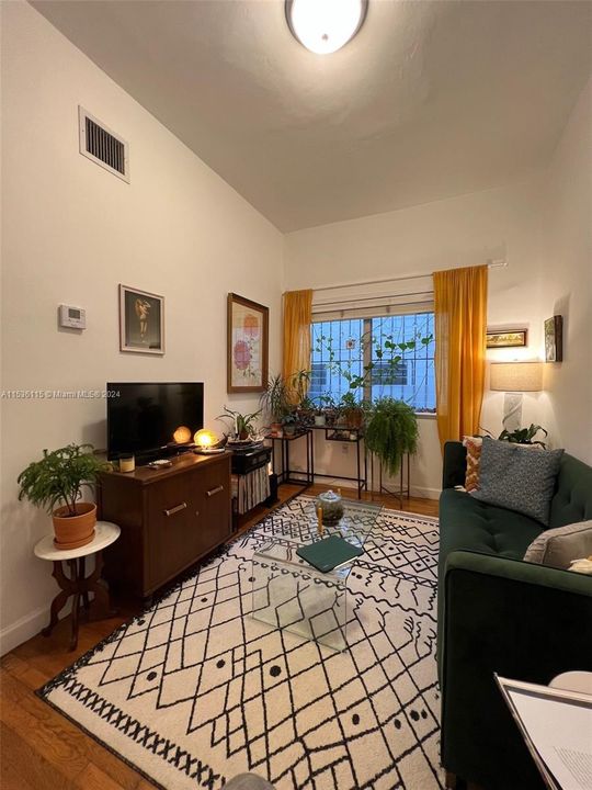 Recently Sold: $260,000 (1 beds, 1 baths, 525 Square Feet)