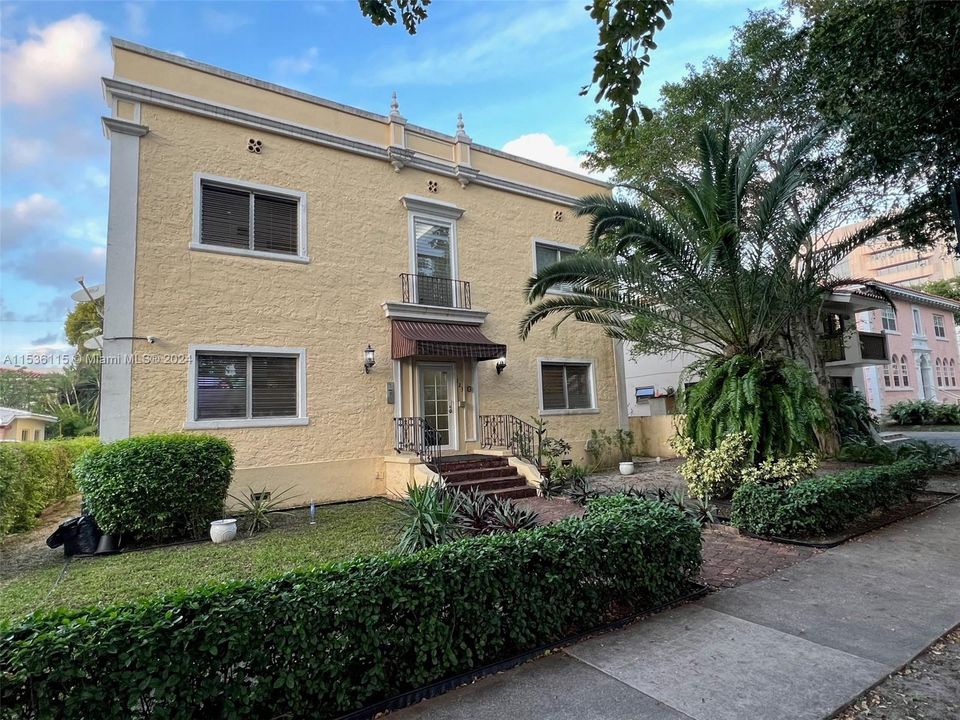 Recently Sold: $260,000 (1 beds, 1 baths, 525 Square Feet)