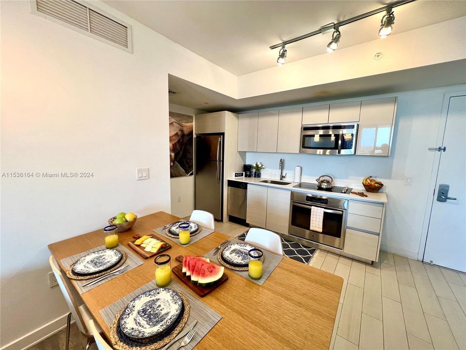 Recently Sold: $528,000 (2 beds, 2 baths, 1020 Square Feet)