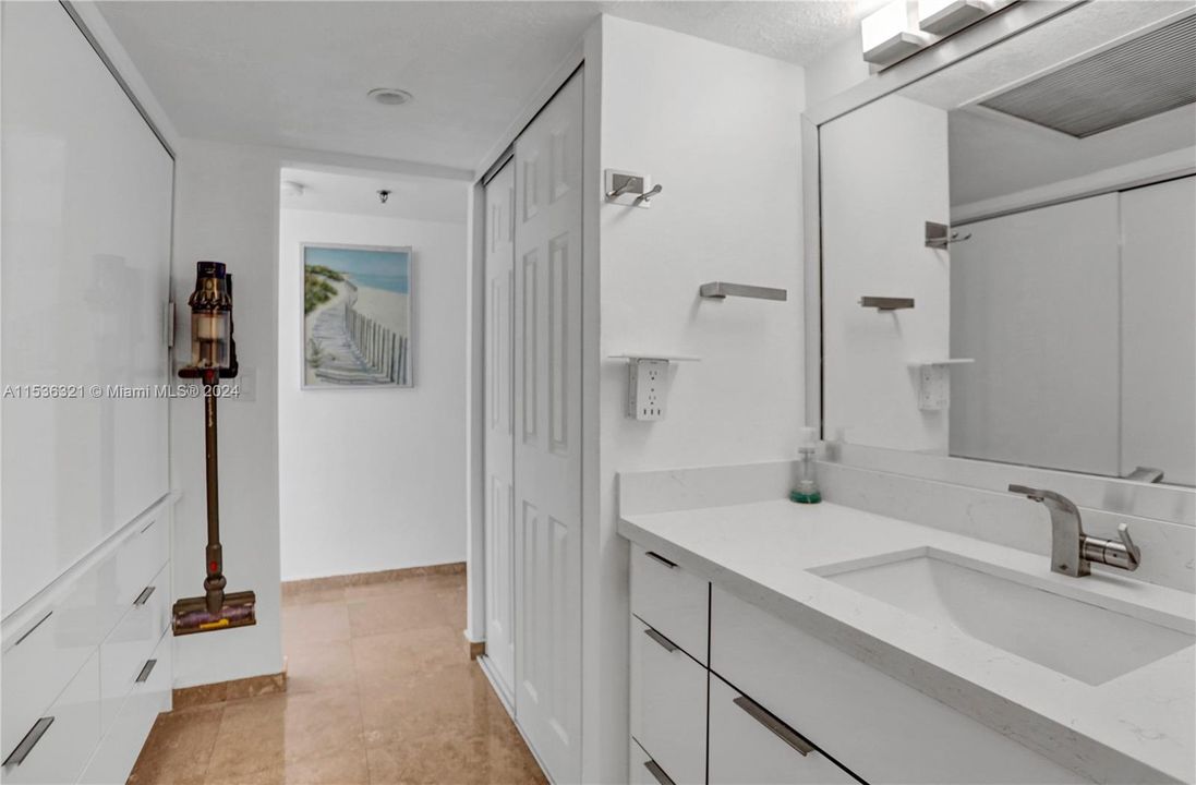 Active With Contract: $225,000 (0 beds, 1 baths, 450 Square Feet)