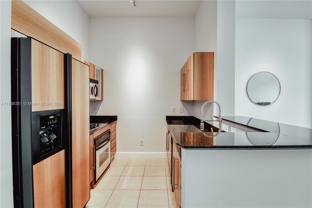 For Sale: $675,000 (1 beds, 1 baths, 846 Square Feet)