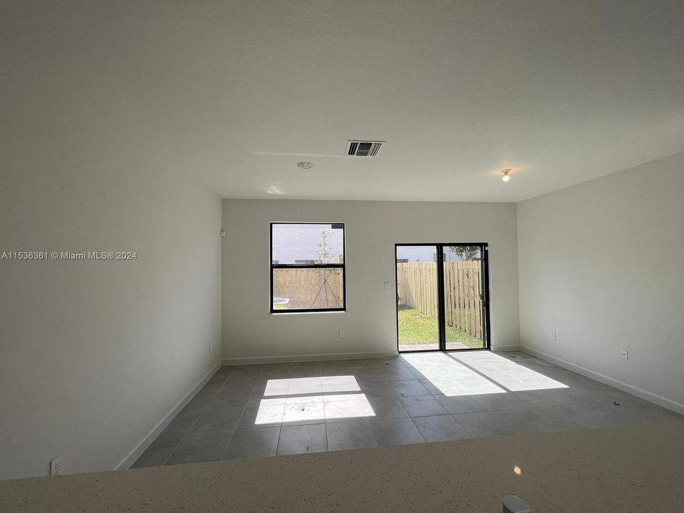 最近租的: $2,699 (3 贝兹, 2 浴室, 0 平方英尺)