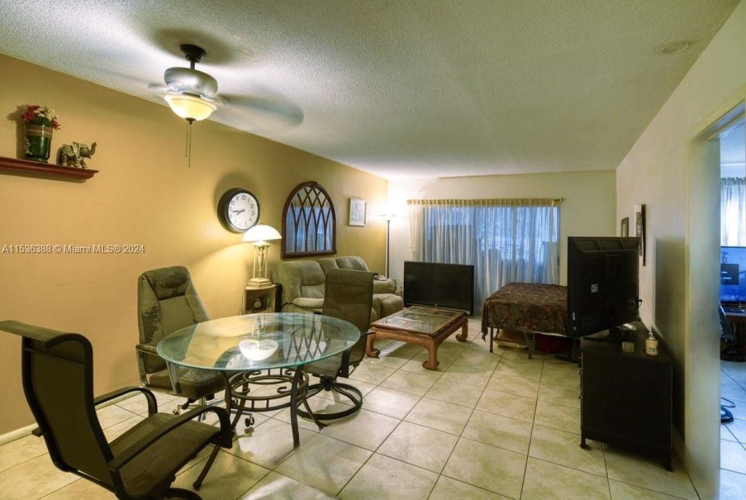 For Sale: $165,000 (1 beds, 1 baths, 744 Square Feet)