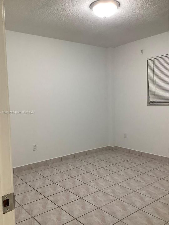 Active With Contract: $259,000 (2 beds, 2 baths, 915 Square Feet)