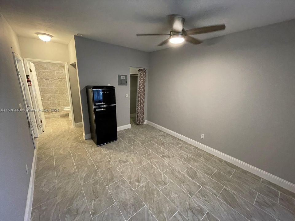 Recently Rented: $1,300 (1 beds, 1 baths, 400 Square Feet)