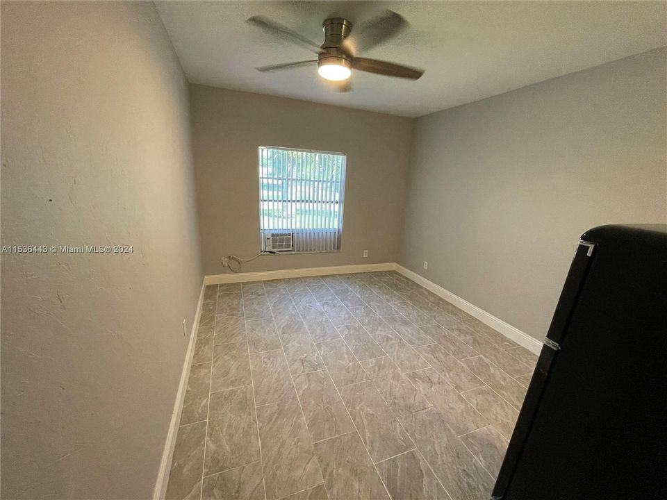 Recently Rented: $1,300 (1 beds, 1 baths, 400 Square Feet)