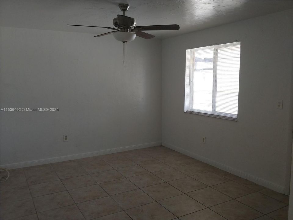 Recently Rented: $1,450 (1 beds, 1 baths, 2576 Square Feet)