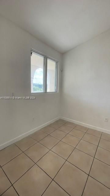For Rent: $2,100 (3 beds, 2 baths, 1182 Square Feet)