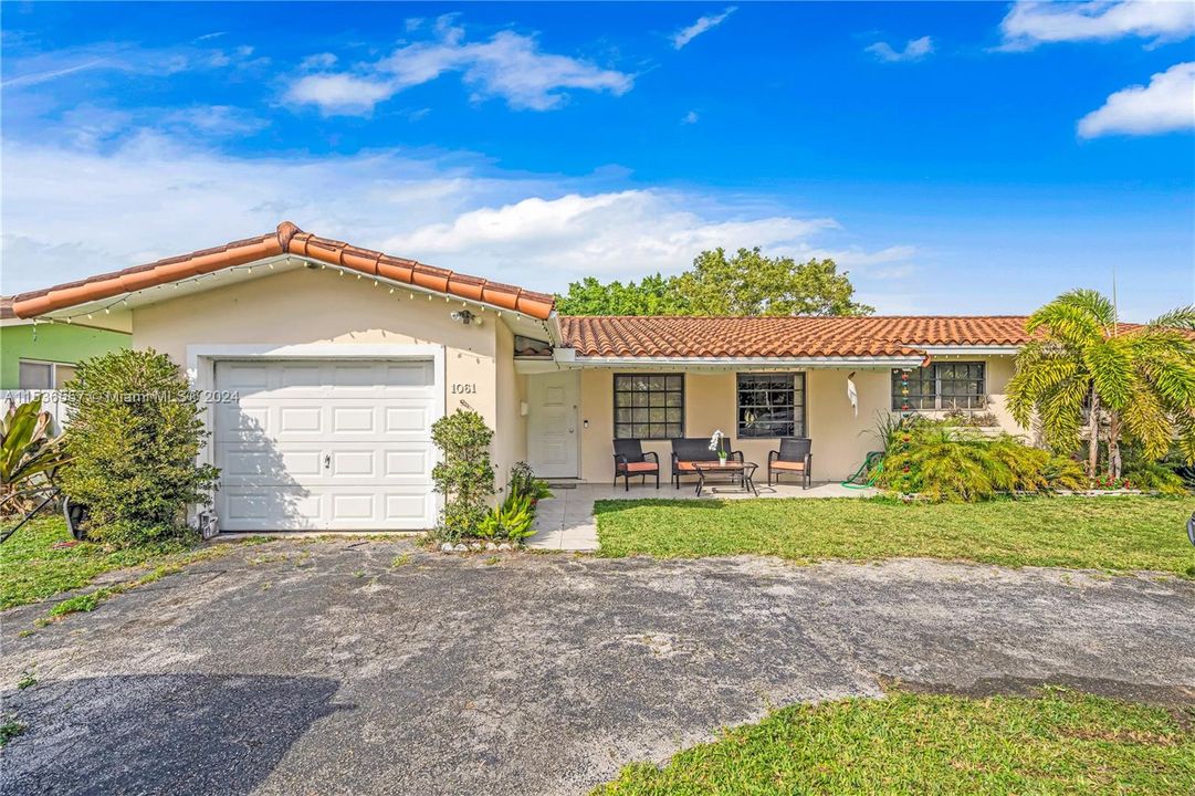 Active With Contract: $1,100,000 (4 beds, 2 baths, 1964 Square Feet)