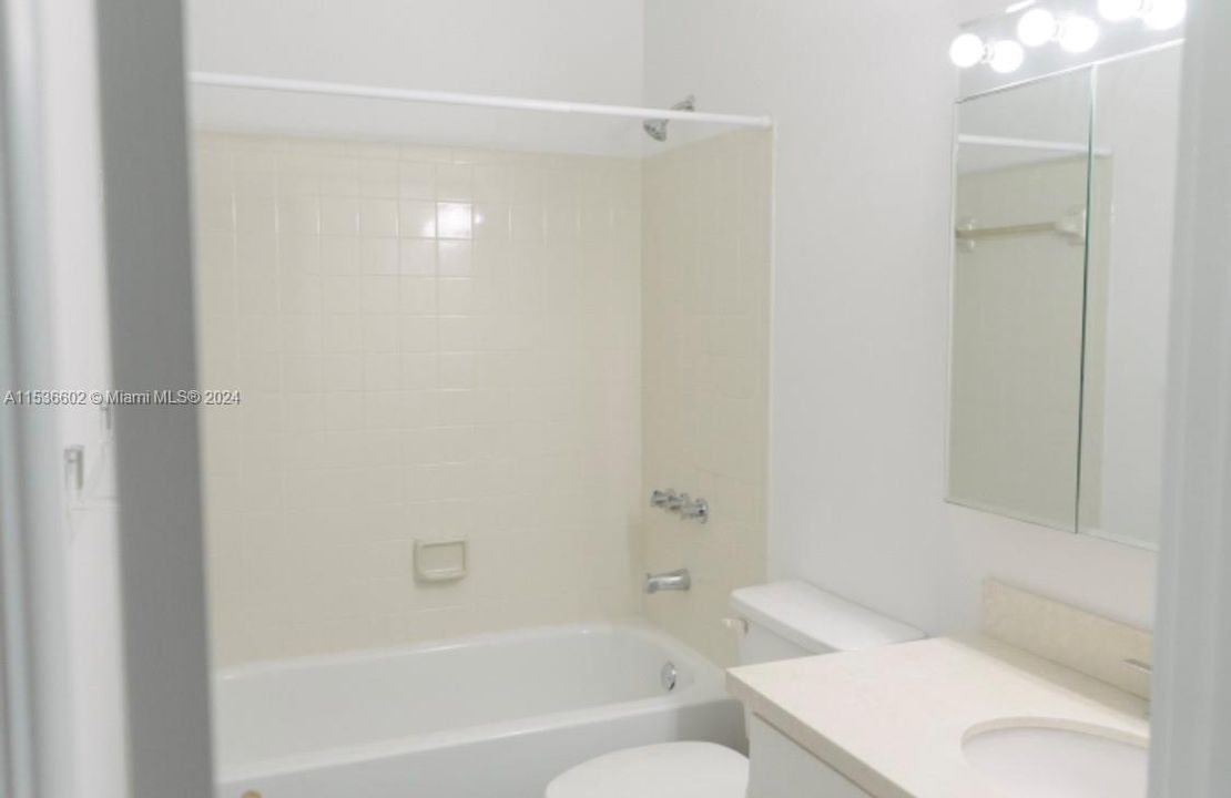 For Sale: $290,000 (1 beds, 1 baths, 672 Square Feet)