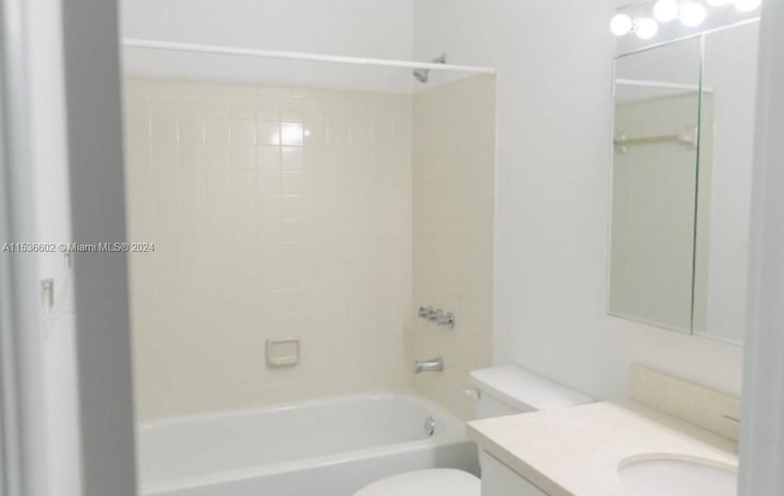 待售: $290,000 (1 贝兹, 1 浴室, 672 平方英尺)