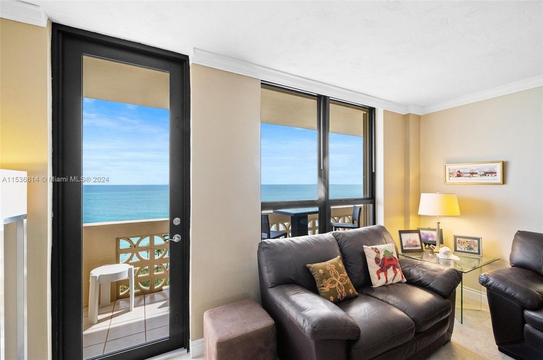 Recently Sold: $695,000 (1 beds, 1 baths, 1008 Square Feet)