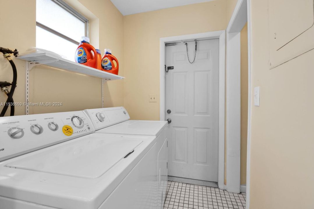 Recently Sold: $1,799,000 (0 beds, 0 baths, 3073 Square Feet)