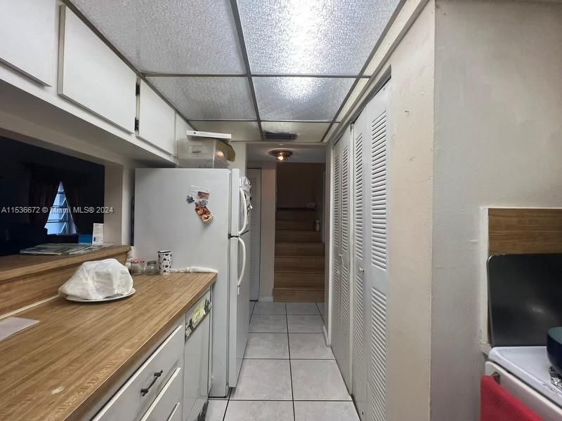 Vendido Recientemente: $300,000 (3 camas, 2 baños, 1638 Pies cuadrados)