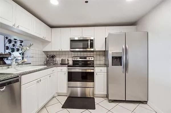 Recently Rented: $3,000 (1 beds, 1 baths, 848 Square Feet)