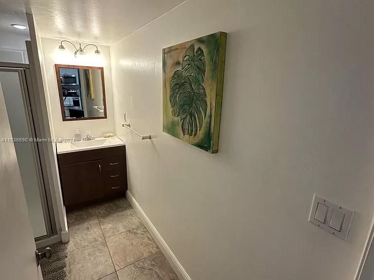 Recently Rented: $3,000 (1 beds, 1 baths, 848 Square Feet)
